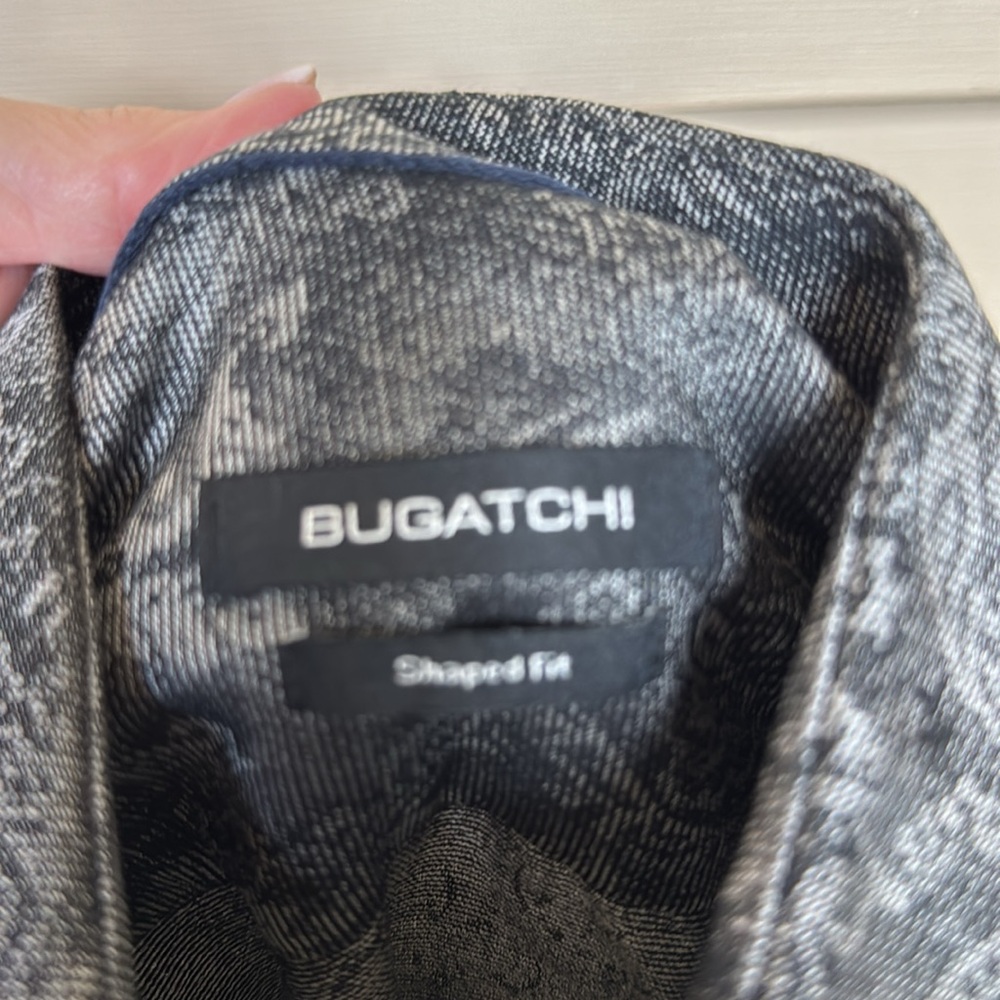 Bugatachi long sleeve dress shirt size large
